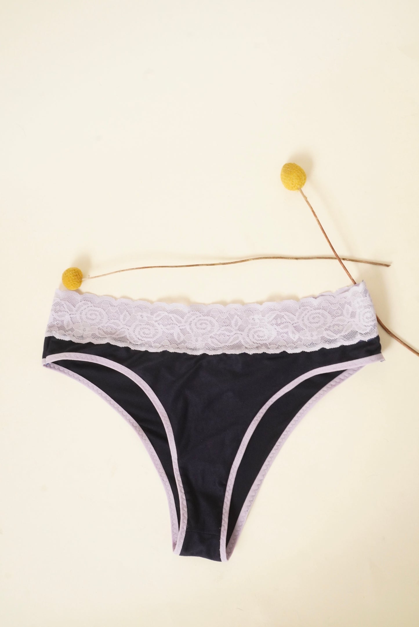 Lilazul Panty